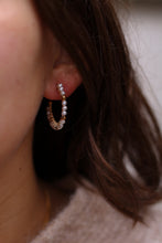 Charger l&#39;image dans la galerie, Créoles Azilis perles d’eau douce
